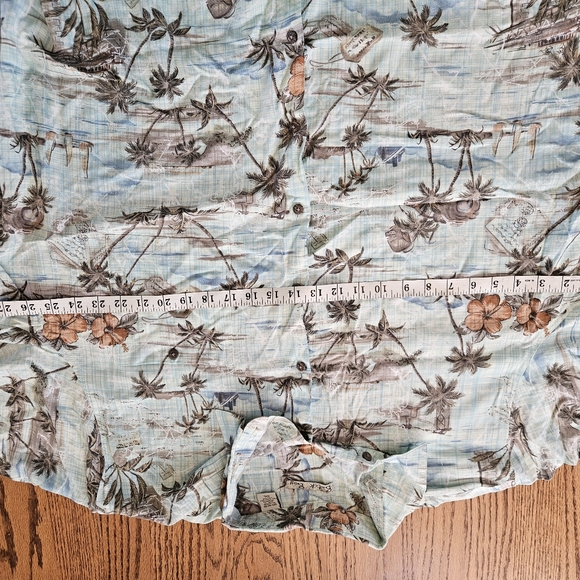 Batek Bay xxl short-sleeved button down. - Picture 5 of 7